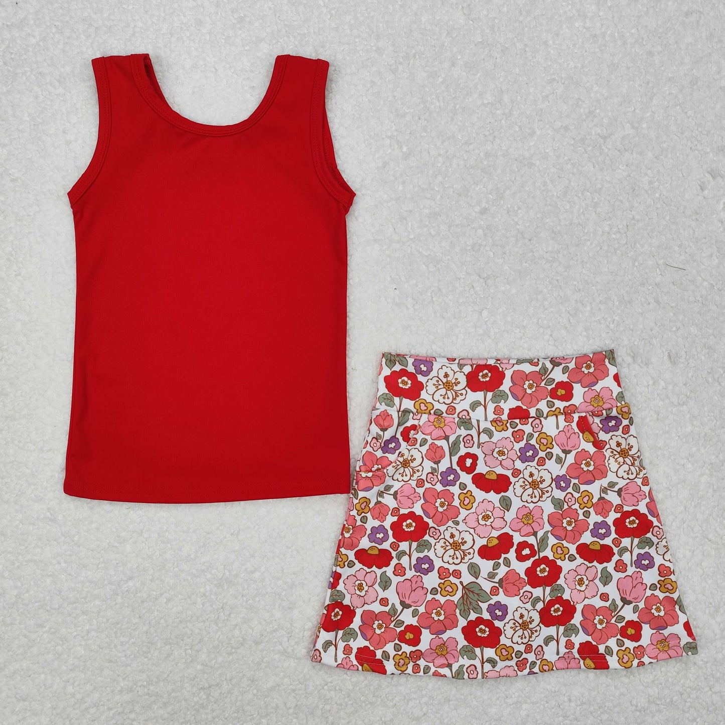 Red sleeveless Girls ‘s summer outfit