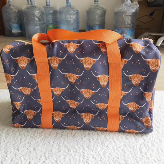 HIGHLAND COW FLOWER DUFFLE BACK